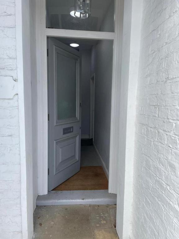 Splendid 2 Bed Flat With Private Terrace In Wimbledon - 2 The Queens لندن المظهر الخارجي الصورة