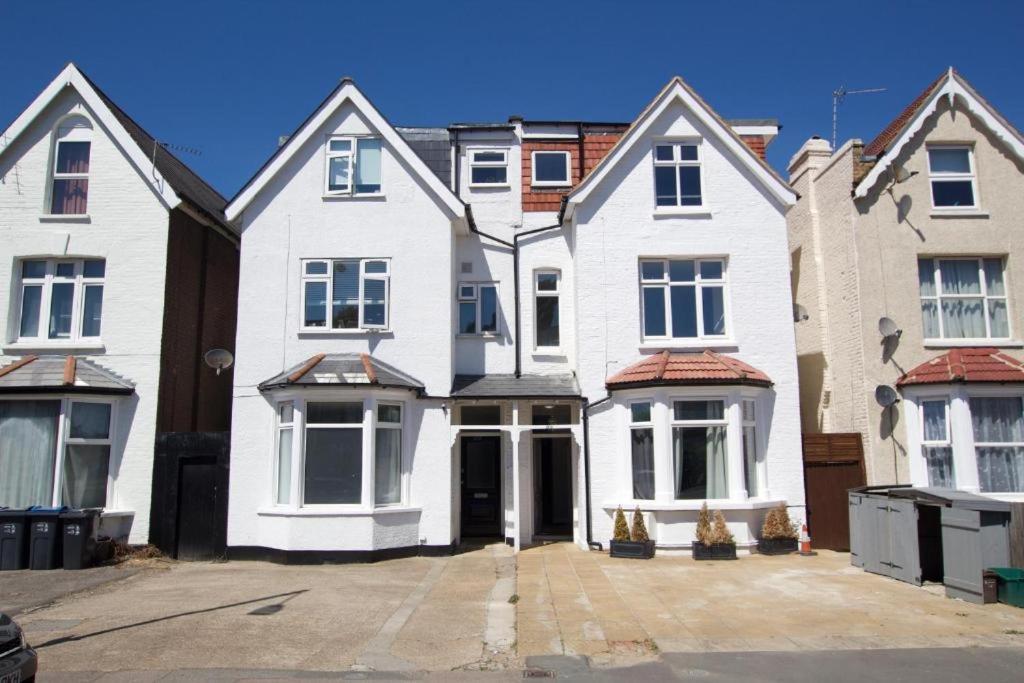 Splendid 2 Bed Flat With Private Terrace In Wimbledon - 2 The Queens لندن المظهر الخارجي الصورة