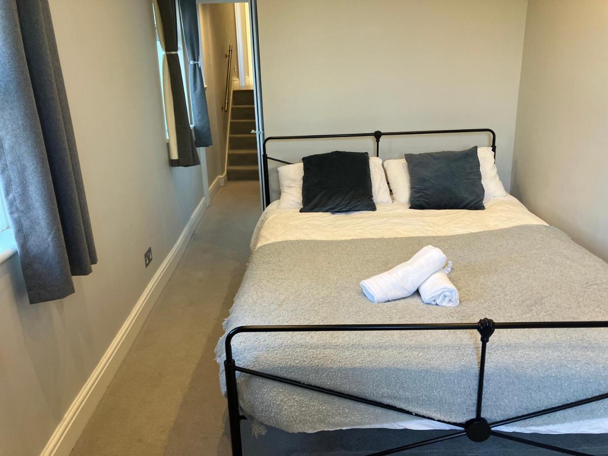 Splendid 2 Bed Flat With Private Terrace In Wimbledon - 2 The Queens لندن المظهر الخارجي الصورة