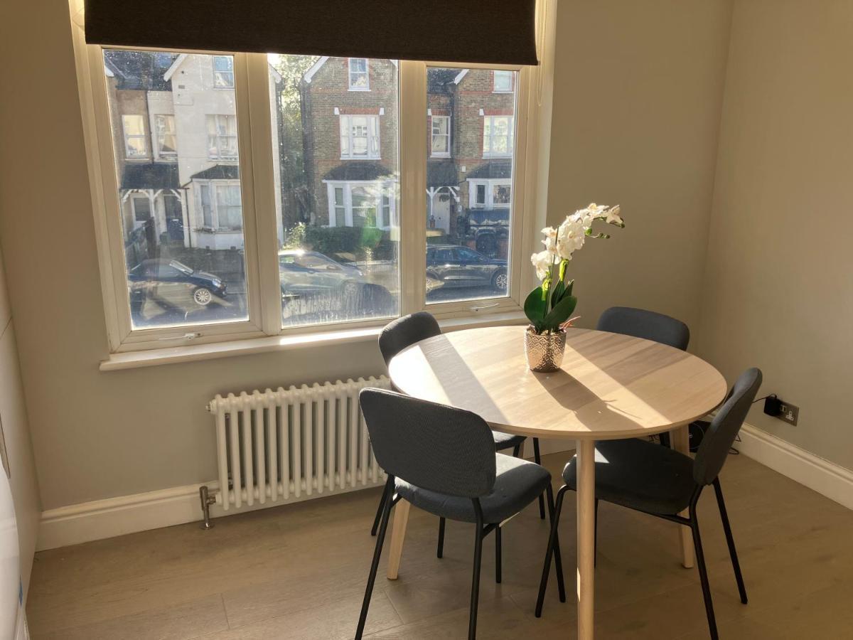 Splendid 2 Bed Flat With Private Terrace In Wimbledon - 2 The Queens لندن المظهر الخارجي الصورة