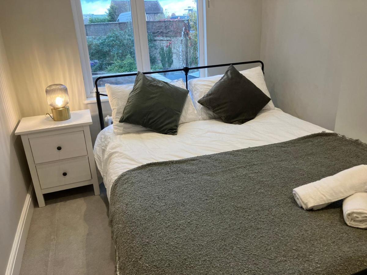 Splendid 2 Bed Flat With Private Terrace In Wimbledon - 2 The Queens لندن المظهر الخارجي الصورة